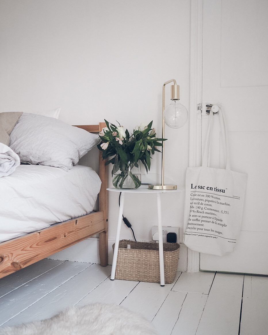 Cute and simple Dorm Room Ideas For College Students! Find the perfect dorm decor that fits your minimalist style. Get the best dorm room inspo and create the college bedroom of your dreams #dormroom #minimalistdorm #dormroomideas