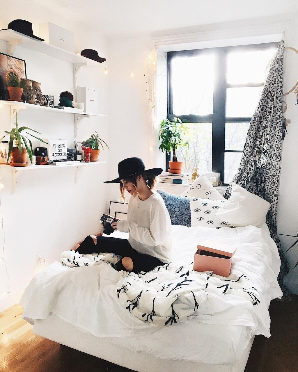 Minimalist Dorm Room Ideas For College Students