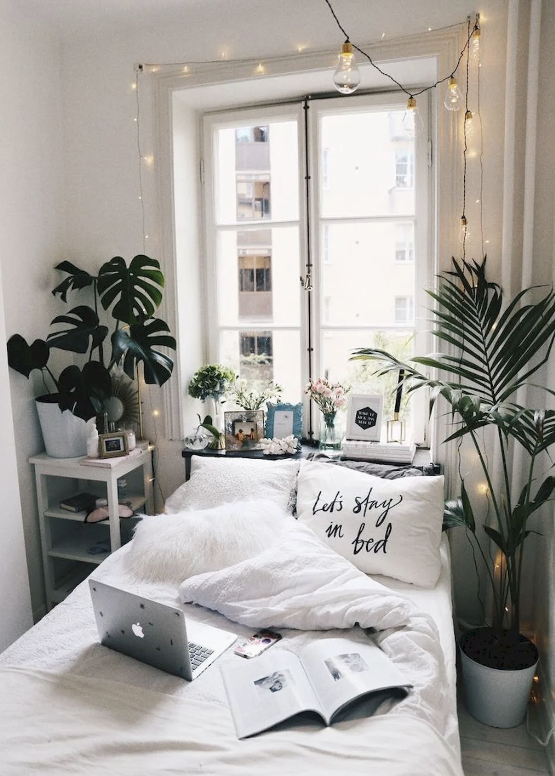 Cute and simple Dorm Room Ideas For College Students! Find the perfect dorm decor that fits your minimalist style. Get the best dorm room inspo and create the college bedroom of your dreams #dormroom #minimalistdorm #dormroomideas