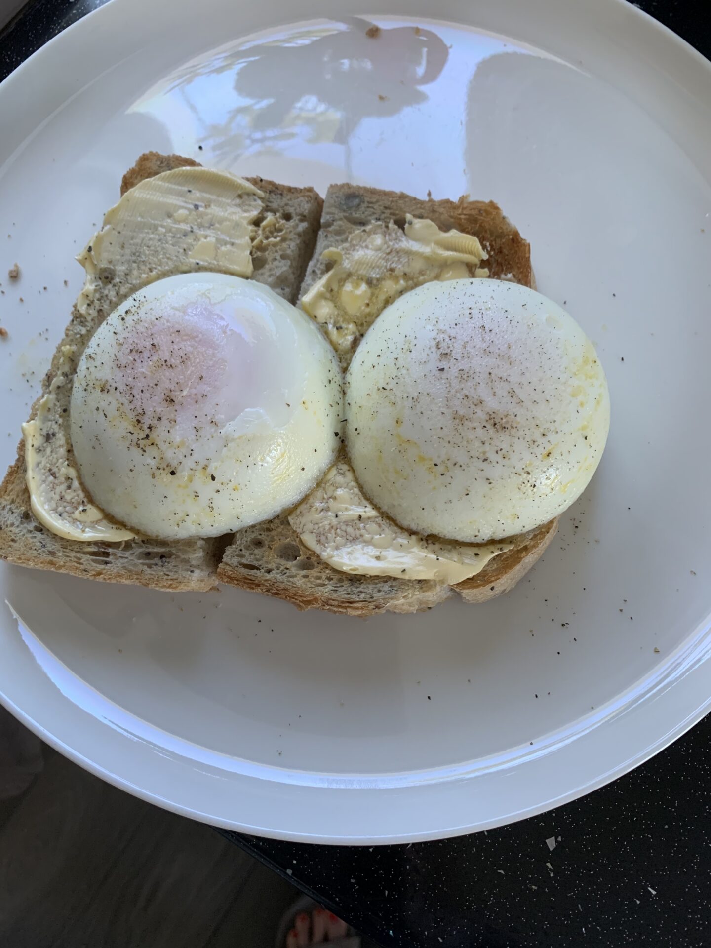 Poached Eggs are the easiest (and healthy!) meal for college students