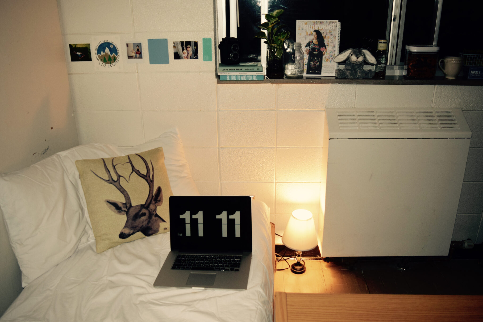 How To Cool A Dorm Room Without Air Conditioning (5 LIFECHANGING TIPS