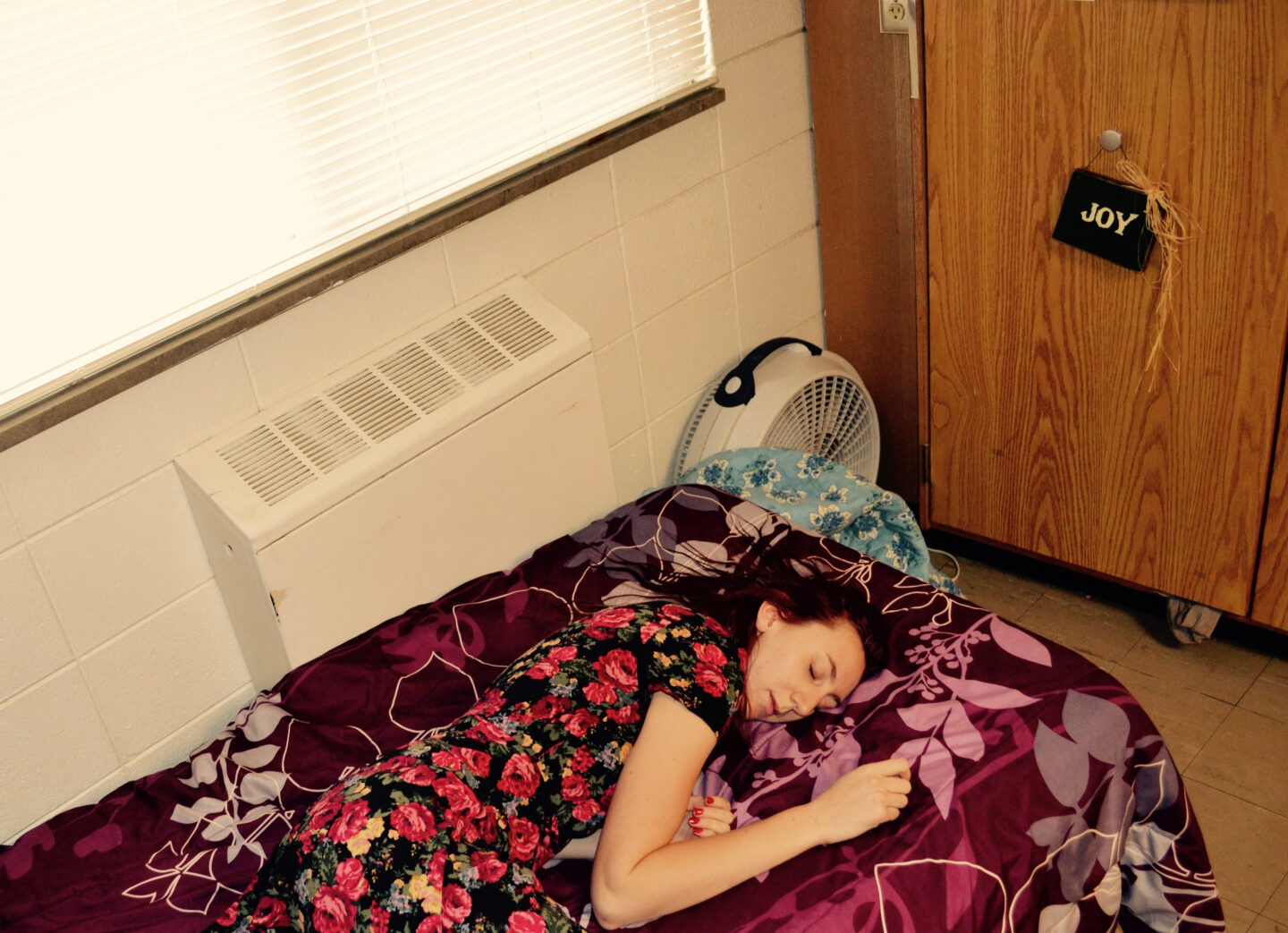 How Do You Survive A Dorm Without Air Conditioning?